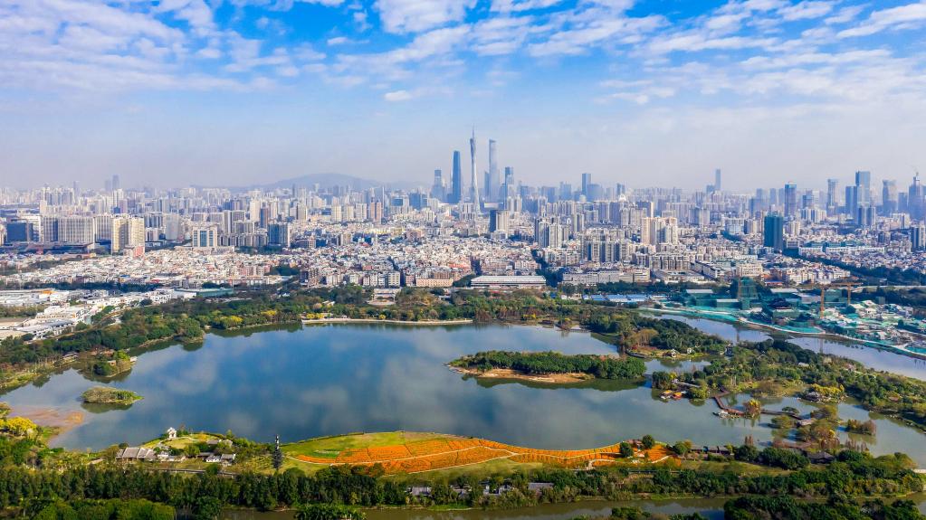 导:熊洁记 者:许健 郝杰 方金洋 刘大伟 周颖 黄国保主持人:高涵审 译