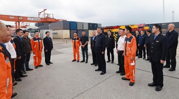 第一观察·瞬间丨十年，造福沿途各国人民的殷殷关切