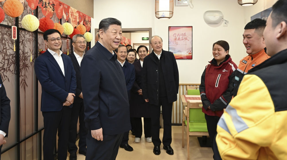 习近平春节前夕在北京看望慰问基层干部群众