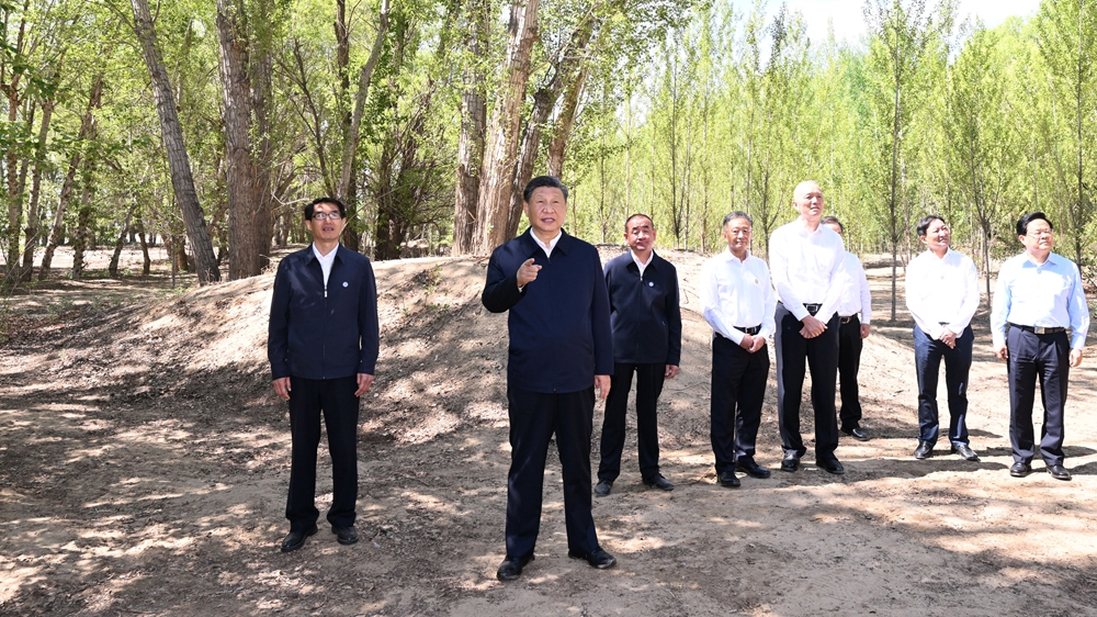 习近平在内蒙古巴彦淖尔考察并主持召开座谈会