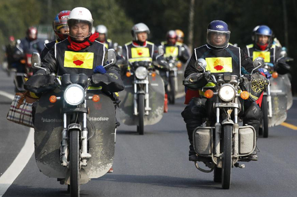 铁骑千里返乡记