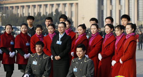 全国两会新增礼仪男 &ldquo;小鲜肉&rdquo;赛过&ldquo;中国红&rdquo;