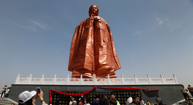 巨型孟母铜像亮相山西太谷县