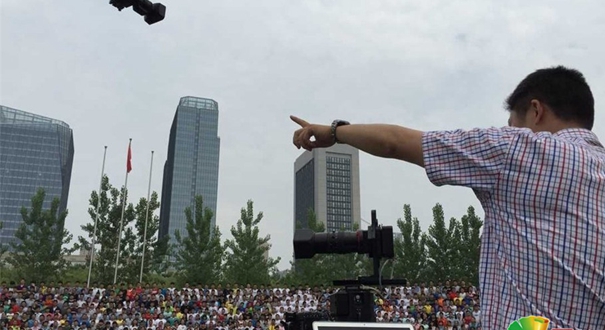 合肥一中学拍2300人&ldquo;最牛毕业照&rdquo;：洗出来2.5米长