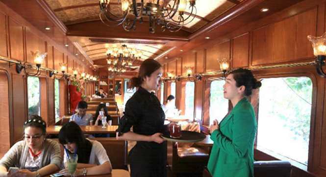 火车主题创业街亮相大连