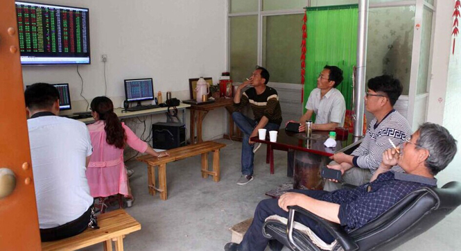 探访陕西&ldquo;炒股村&rdquo;：村民凌晨干活白天炒股