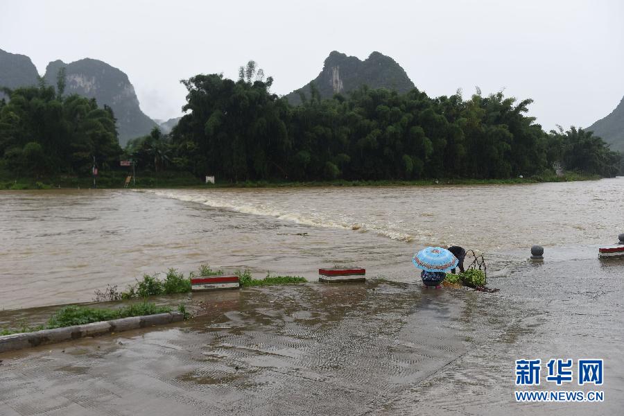 广西罗城遭暴雨袭击