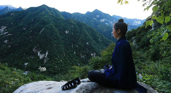 终南山女道长的隐士生活 曾尝草中毒自配解药