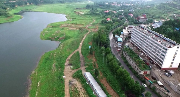 山东大量水库蓄水严重不足 空中鸟瞰库底变草原