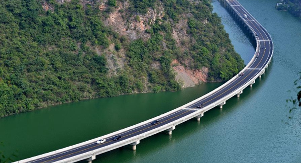 湖北兴山：&ldquo;水上公路&rdquo;竣工通车