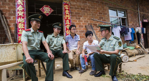 武警官兵15年爱心接力助孪生兄弟梦圆大学