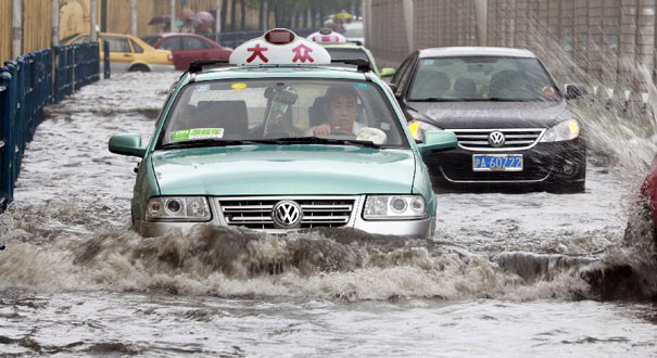 台风&ldquo;天鹅&rdquo;致上海暴雨袭城 多处又&ldquo;见海&rdquo;