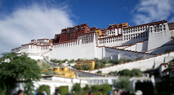 移轴镜头里的拉萨