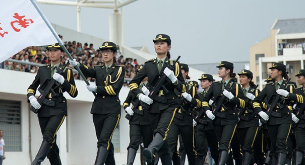 江苏高校国旗班比武南京 &ldquo;女汉子&rdquo;吸睛