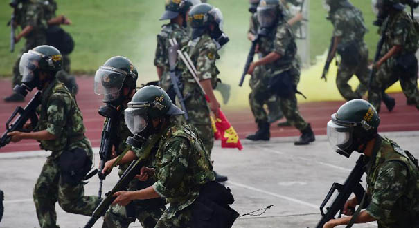 假日不忘训练 检验安保硬功