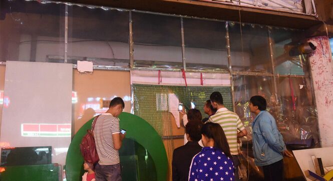 青岛宰客烧烤店成&ldquo;景点&rdquo; 游人&ldquo;参观&rdquo;拍照