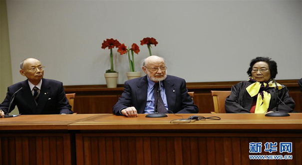 屠呦呦出席诺贝尔生理学或医学奖获奖者新闻发布会