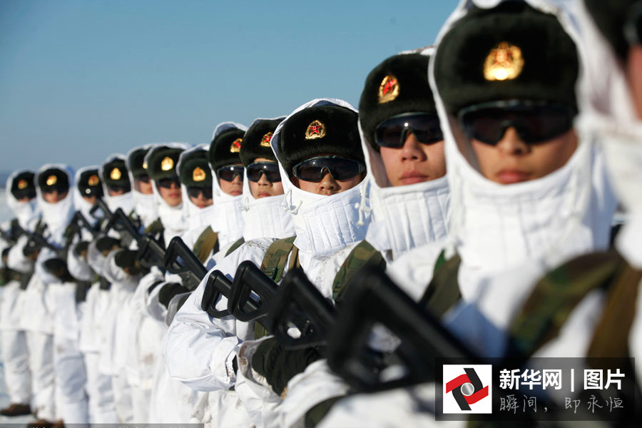 &ldquo;95后&rdquo;新兵-30℃黑超遮面巡逻 颜值爆表