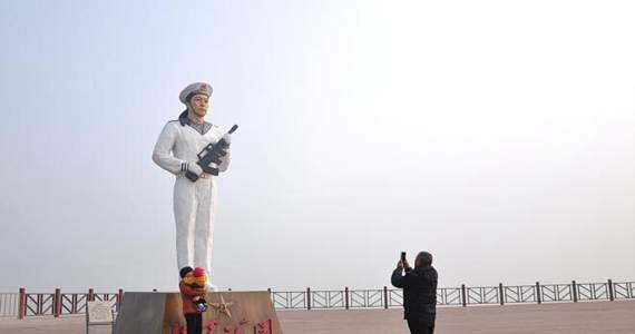 国内首个海军公园在青岛建成 退役飞机导弹进驻