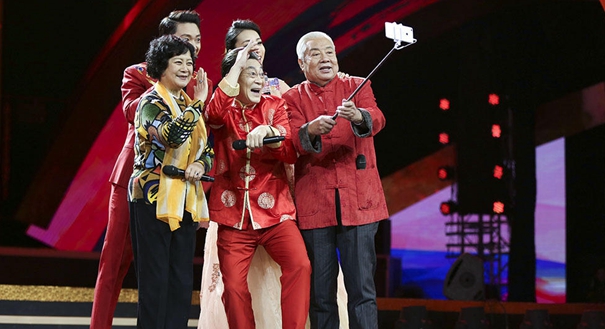 六小龄童再扮美猴王 与如来佛、观音菩萨重聚