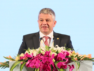 罗马尼亚卫生部部长弗洛里安&bull;多雷尔&bull;博多格发言