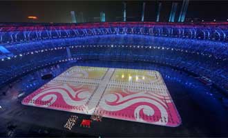 旗手护送中华人民共和国国旗入场