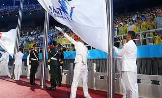 旗手升起第十三届全运会会旗