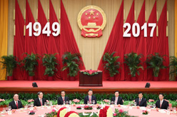 习近平等党和国家领导人出席国庆招待会