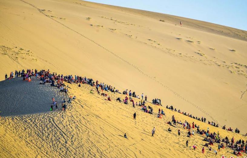 甘肃敦煌&ldquo;十一&rdquo;黄金周旅游爆棚 单日客流创新高