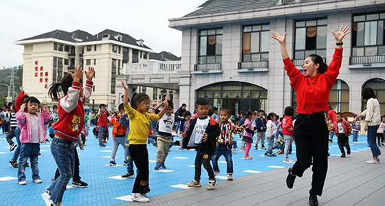 &ldquo;挪穷窝&rdquo;&ldquo;奔富路&rdquo;&mdash;&mdash;易地搬迁让贫困人口开启安居乐业新生活