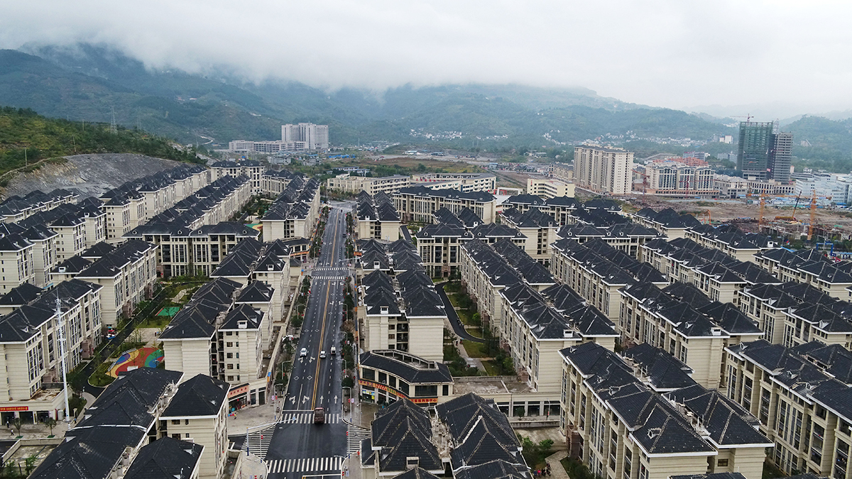 &ldquo;挪穷窝&rdquo;&ldquo;奔富路&rdquo;&mdash;&mdash;易地搬迁让贫困人口开启安居乐业新生活