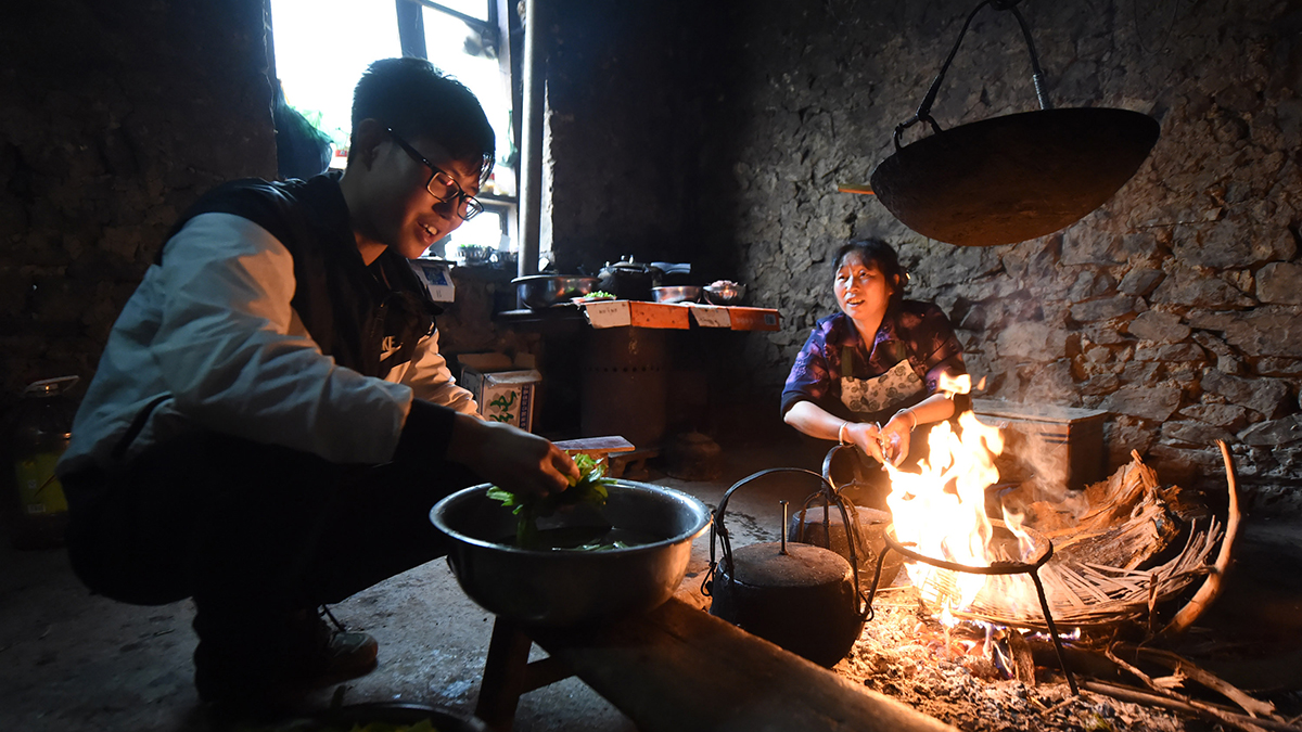 只争朝夕，不负韶华&mdash;&mdash;脱贫攻坚一线的身影