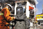 北京消防员商场救火牺牲:遗体搂抱一团
