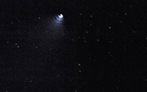 四川云南同现UFO 专家称或由飞行器喷射物产生