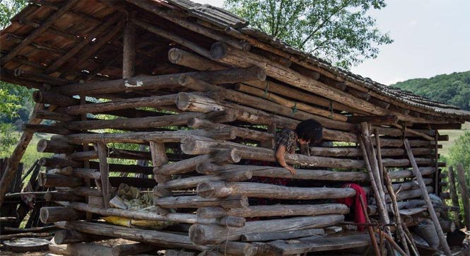 16岁少女被锁玉米楼五年 曾脱衣乱跑