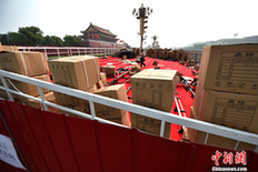 北京天安门广场搭建阅兵临时观礼台