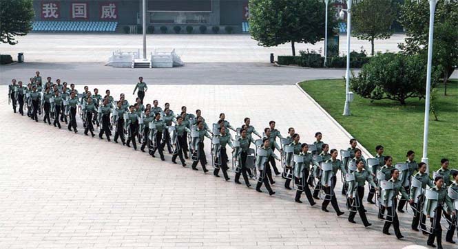 三军仪仗队首批退役女兵找工作