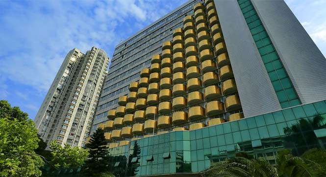 广州党校办公楼外墙现金色阳台