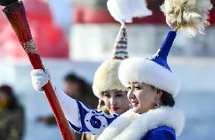 冬捕：新疆&ldquo;戈壁大海&rdquo;上的冰雪盛宴