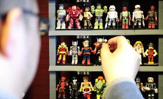 边塞小城&ldquo;漫画英雄&rdquo;达人 10年收集千余美漫人物玩偶