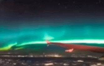 梦幻！在万米高空与极光相遇