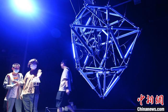 宇宙之门超感科幻艺术展在蓉开展