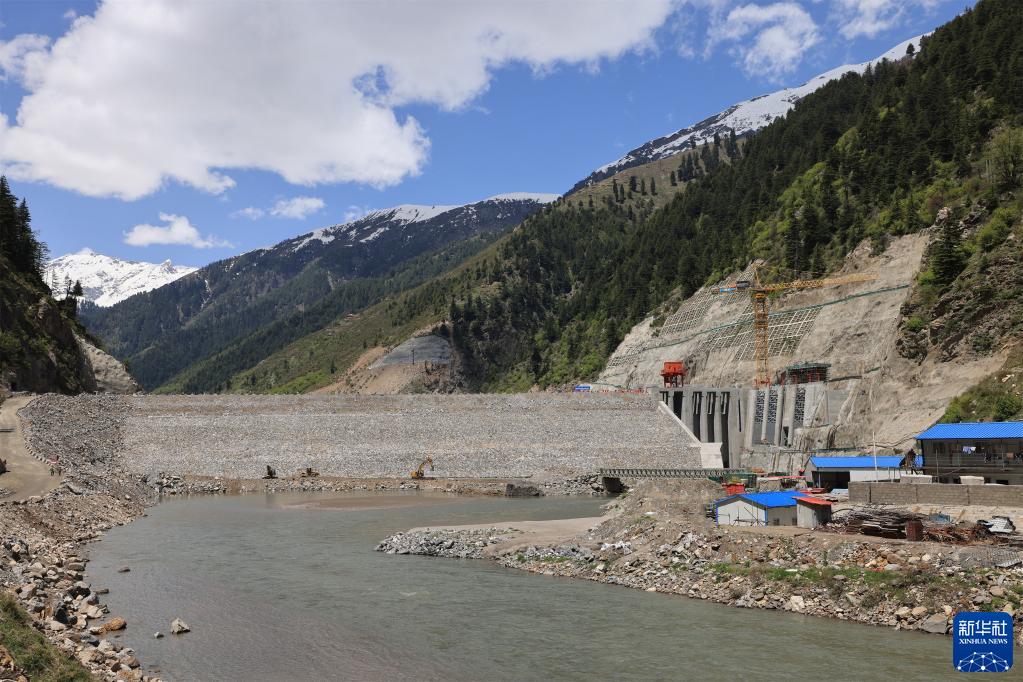 巴基斯坦苏吉吉纳里水电站实现大坝封顶-新华网