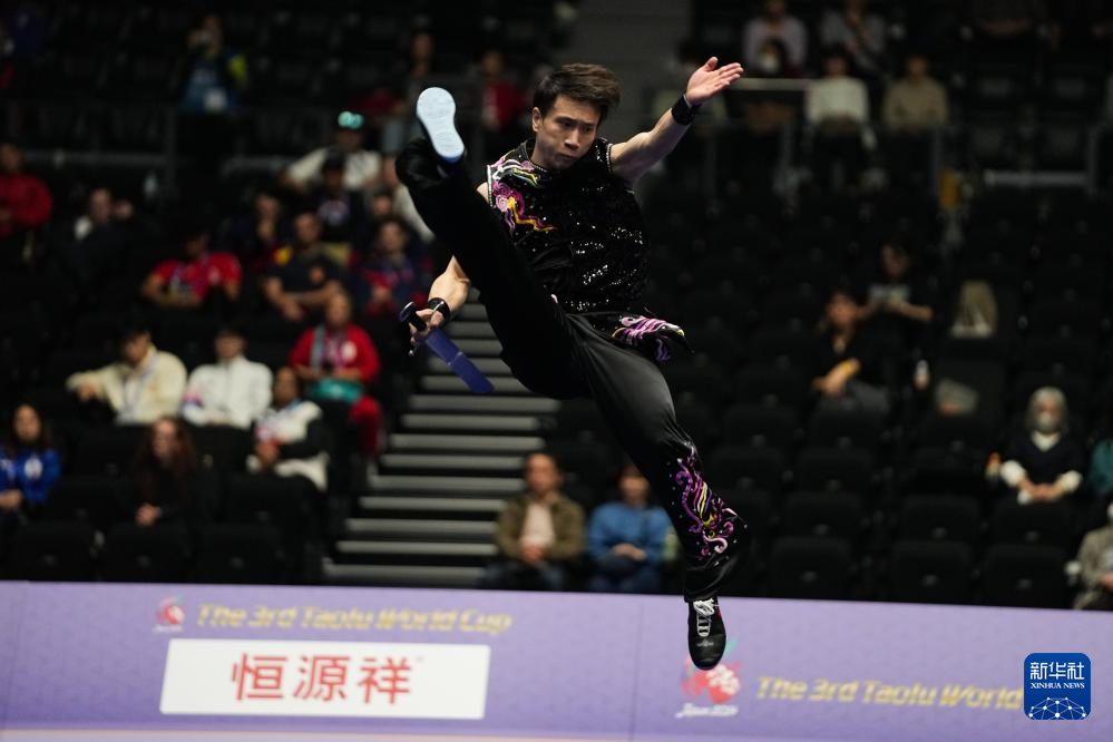 武术——套路世界杯:杜博文夺得男子南刀冠军-新华网