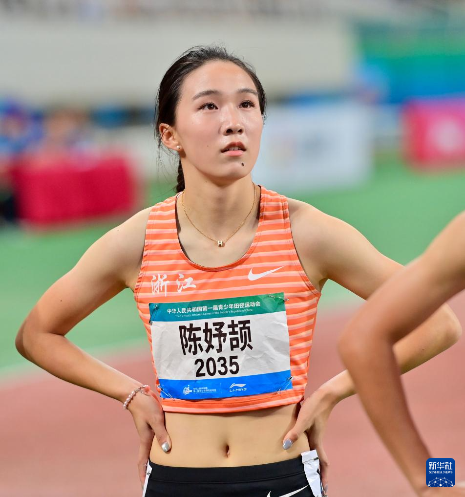 全国青少年田径运动会:女子100米决赛赛况-新华网