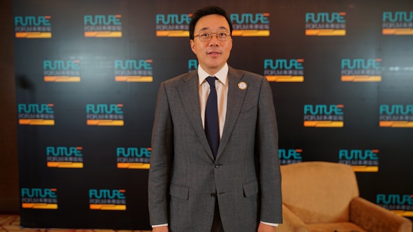 国家政策支持、人才的培养、企业自身的技术创新是提升我国芯片产业发展最为关键的三个方面。