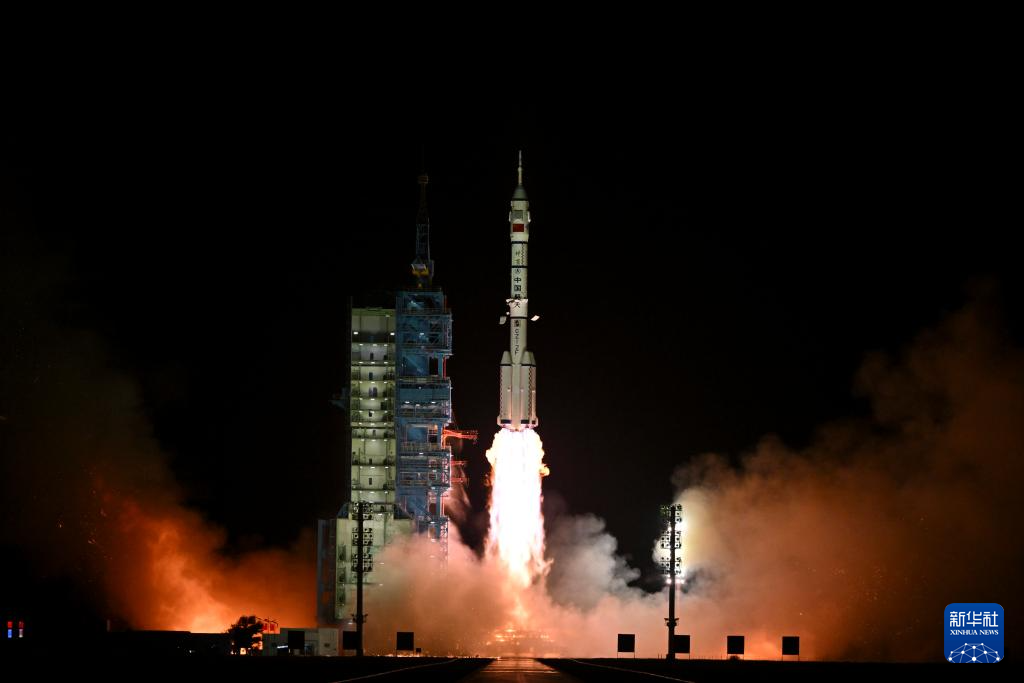 神舟十九号载人飞船发射取得圆满成功 浩瀚太空首次迎来中国“90后”访客-新华网