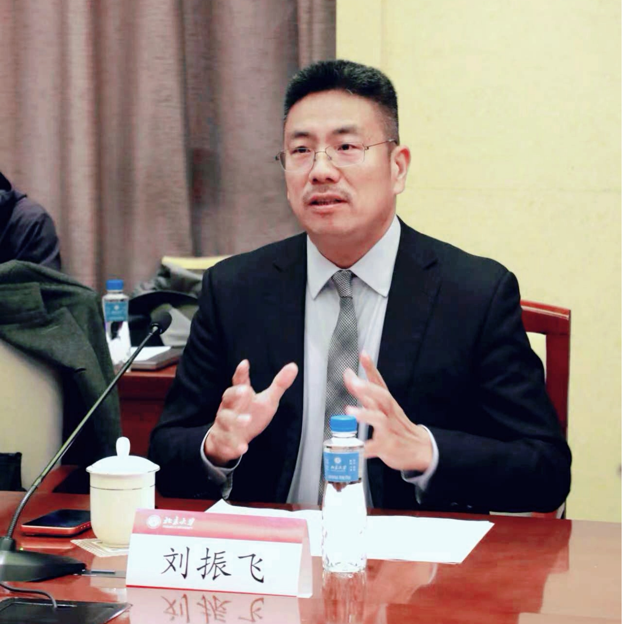 高德董事长刘振飞:真正的技术突破往往诞生于产学研的交汇点-新华网