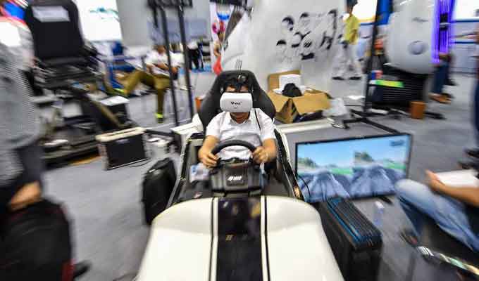 虚拟现实眼镜走俏高交会(组图)