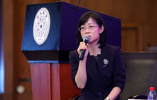 清华大学产业创新与金融研究院院长助理刘颖主持圆桌对话